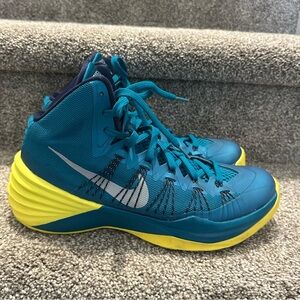 Hyperdunk 2013 in the Tropical Teal and Sonic Yellow Colorway Men’s 8.5